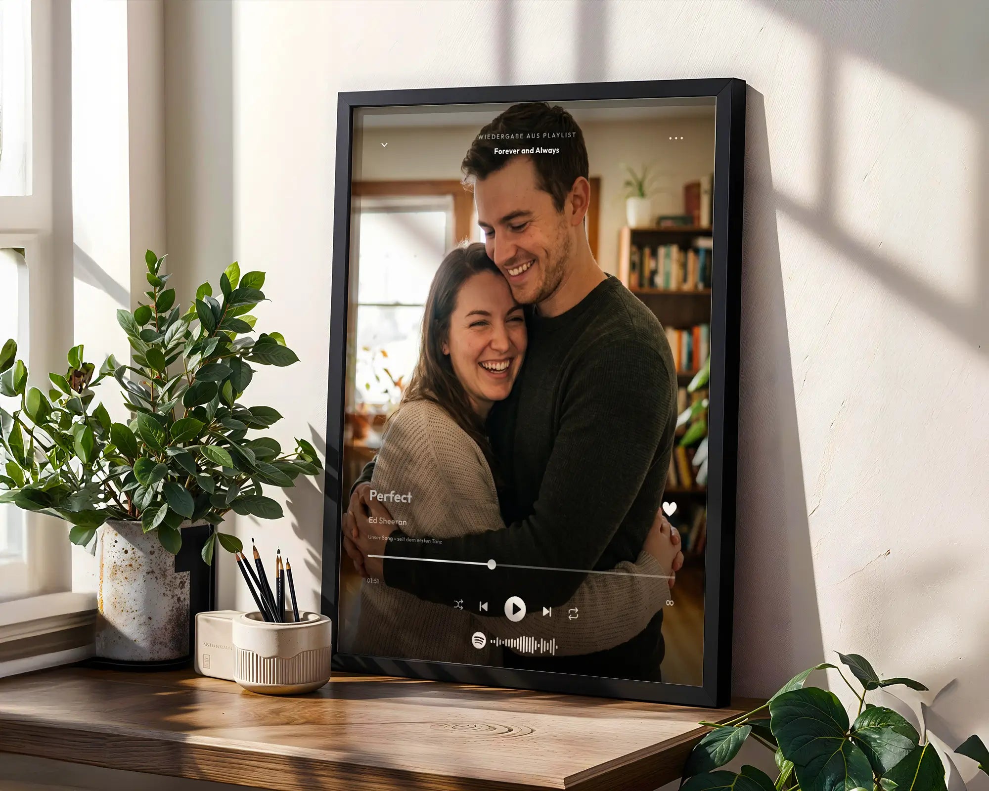 Song-Poster im Wohnraum